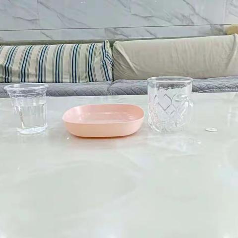 大家好，我是五（1）班的蔡晨乐。我今天做的实验是《纽扣的出现与消息》