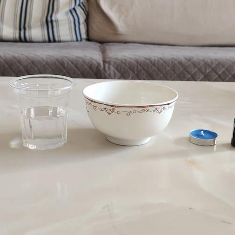 大家好，我是五（1）班的蔡晨阳乐，今天我做的实验是《会上升的水》