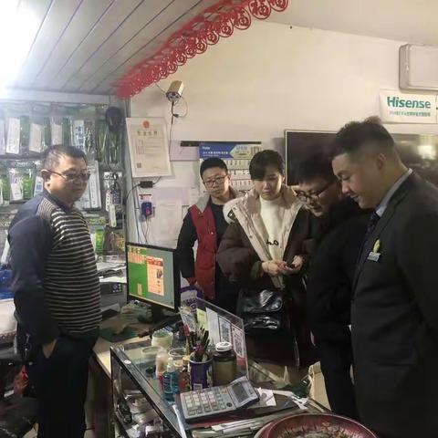 新安镇支行利用周末时间积极开展户外拓展营销