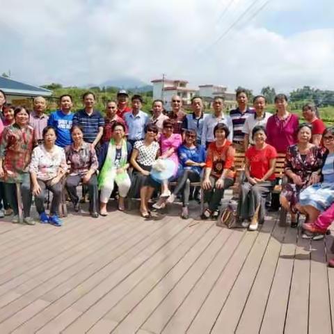 情载四十二年，相聚金秋国庆