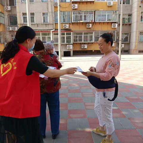 西里街道妇联开展反家庭暴力宣传活动