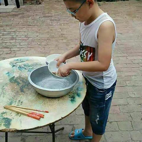 明德小学三年级7班孝心在行动