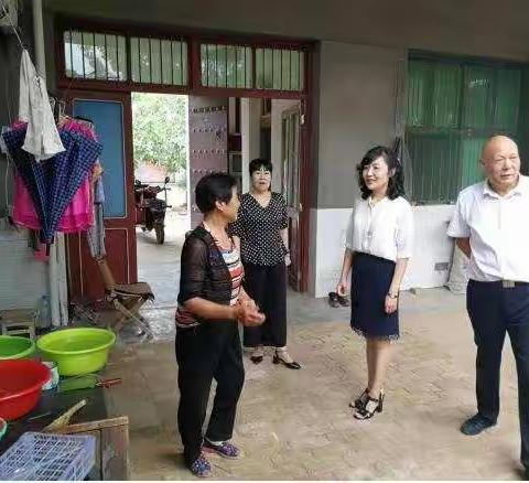 雨金街道党工委书记雷景茹同志遍访贫困户纪实