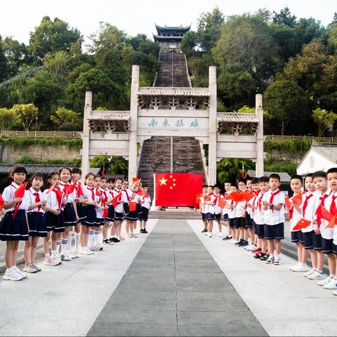 与国旗合影  向祖国告白