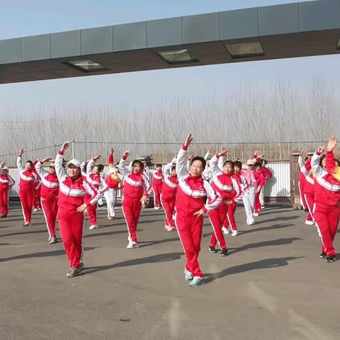 淄博市广场舞协会组织庆“三·八”参观活动纪实