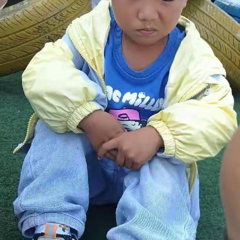 大家好，我是小一班的陈远飞与小朋友。我是一个心思细腻的小男孩。