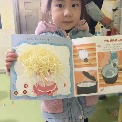 大家好，我是小一班的小朋友，我叫陈顺源，我是一个文静乖巧的小女生。