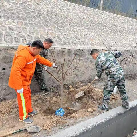 加强路域环境综合整治，打造畅安舒美干线公路