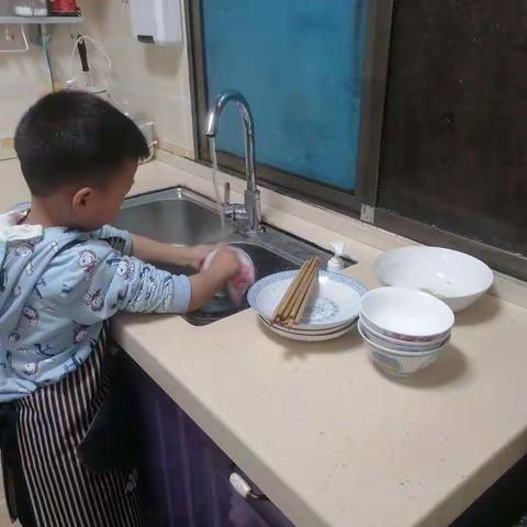 “浓情五月，因爱而美”——大二班5月美篇