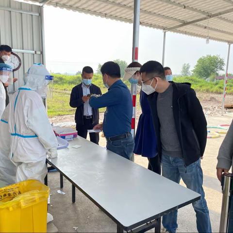 疫情之下 温暖常在——三县岭镇商会为疫情卡口送温暖