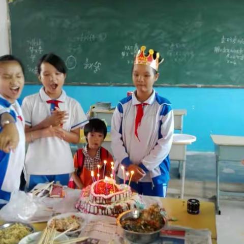 祝我班的宝贝生日快乐！