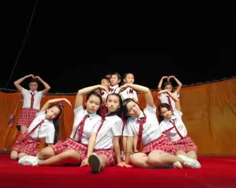 海口市灵山镇爱群小学助力“双创”      庆祝“元旦”晚会