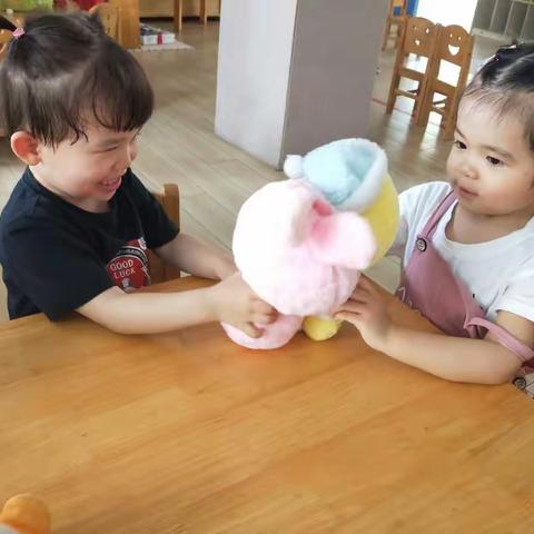 2021年春季第6周小二班快乐生活回顾【海口跨世纪.成龙幼儿园】