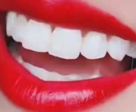 她是第一个抱你的人，她的名字叫 妈妈