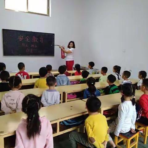 秀琴幼儿园安全知识演练