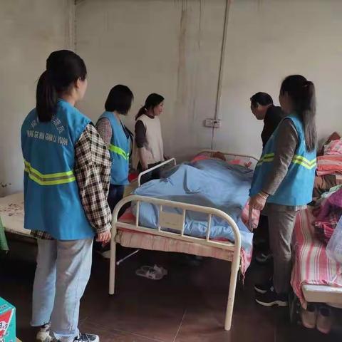 送温暖“蓝马甲”再行动