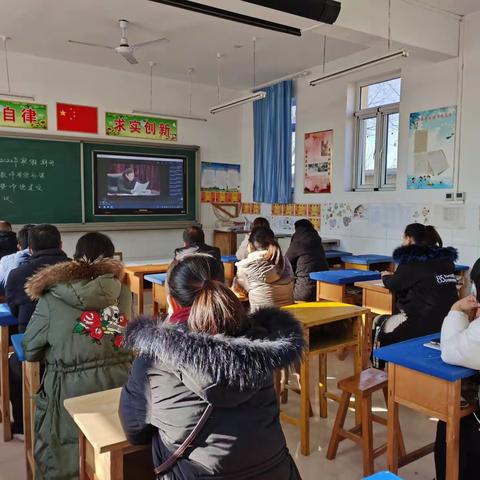 韩河东中心小学组织全体教师观看《2022年寒假期间中小学在职教师有偿补课集中整治暨师德建设》会议