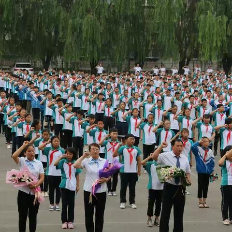 “担当感恩 扬帆启航”逸夫小学2019届毕业典礼