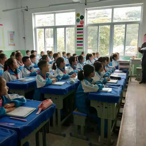 学好十个好习惯，争做文明小学生---记六年级主题班会活动