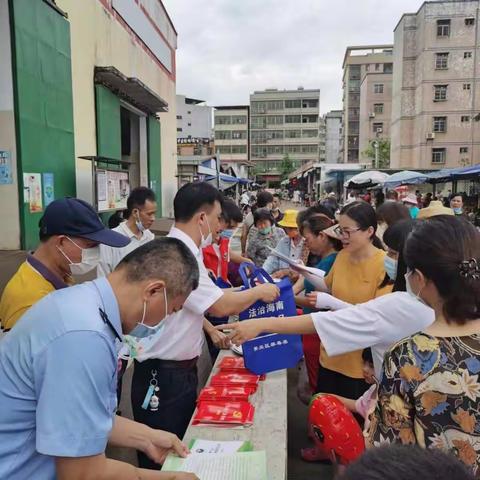 灵山镇开展《信访工作条例》宣传活动