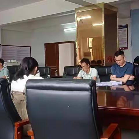 灵山镇贯彻落实省八次党代会精神和习近平总书记在博鳌论坛讲话精神会议