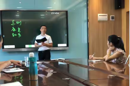 依法办学        造福一方                         ——广信区特殊教育学校2020暑期全员校本培训报道（一）