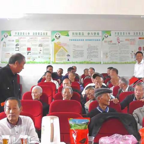 今又重阳，板桥中心校退休教师重返校园，这盛世如你们所见！