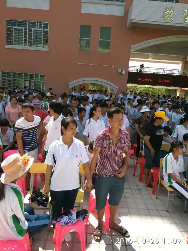 海南省未成年人道德讲坛走进锦山中学