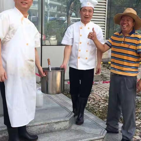 阳光总在风雨后，我们总在你身后