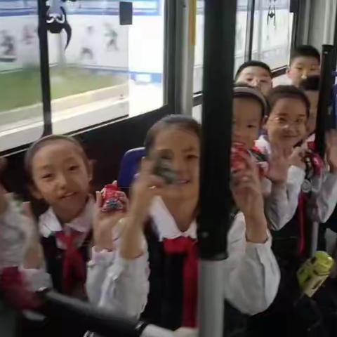 金秋十月丰收季，少年满载药香归——英华教育集团完全小学四年级二级部中医药文化研学活动