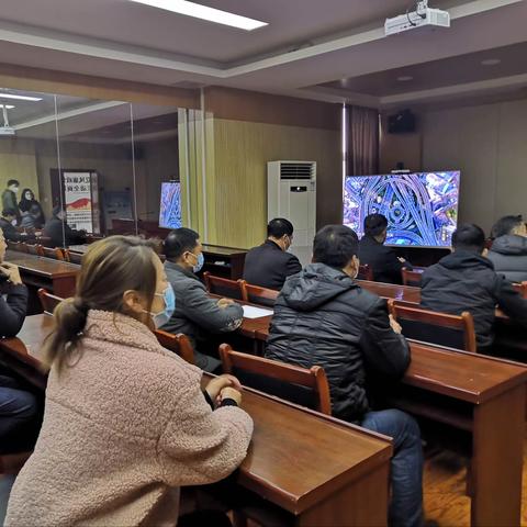 北杜街道党员干部积极收看党风廉政教育片《正风反腐就在身边》