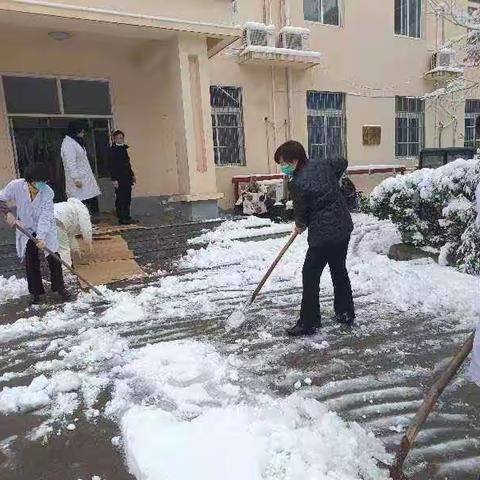 扫冰除雪齐上阵，“医”路畅通保平安———平原镇卫生院党支部组织开展扫雪活动