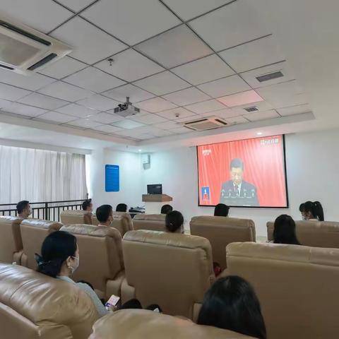 海口市美兰区旅文局组织干部观看党的二十大开幕会