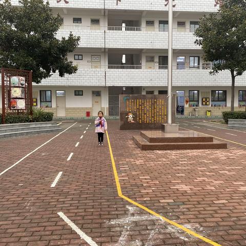 仓城小学《敬畏法律 从守则做起》——主题升旗仪式