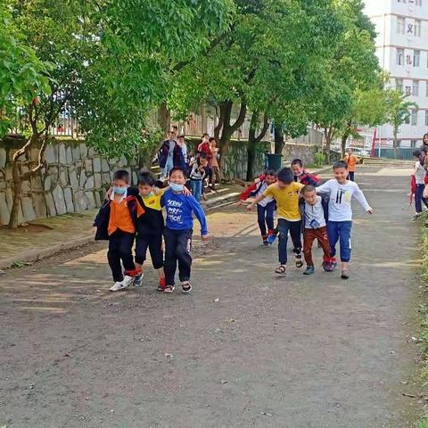 “童心向阳，放飞希望”——连山小学庆“六一”活动