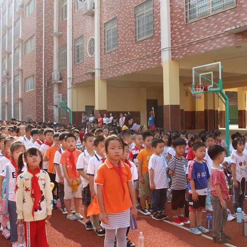 三里小学举办第九届趣味运动会