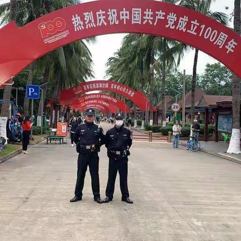 巡控大队特巡中队队员帮助群众寻回走失儿童