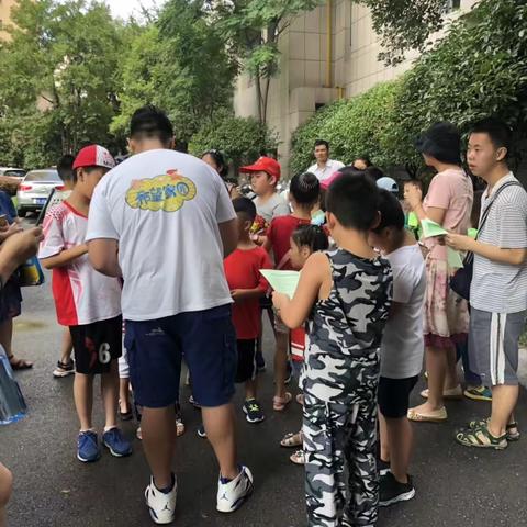 青少年实践活动——垃圾分类宣传走进小区