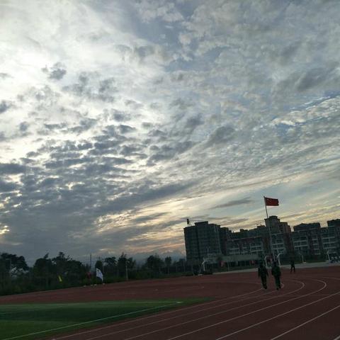 恰同学少年，风华正茂——内蒙古师范大学第二附属中学2017级新生军训第三天