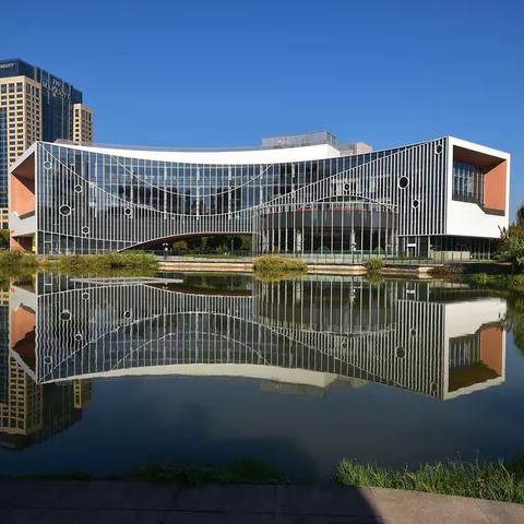 苏州河畔的知识虹桥——上海少年儿童图书馆长风馆