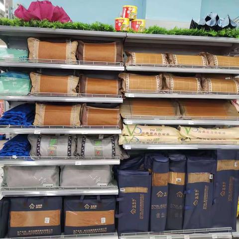 利川店服装针锦夏季换季陈列