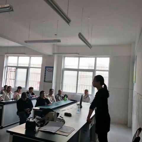城关中学七（11）班召开家长会