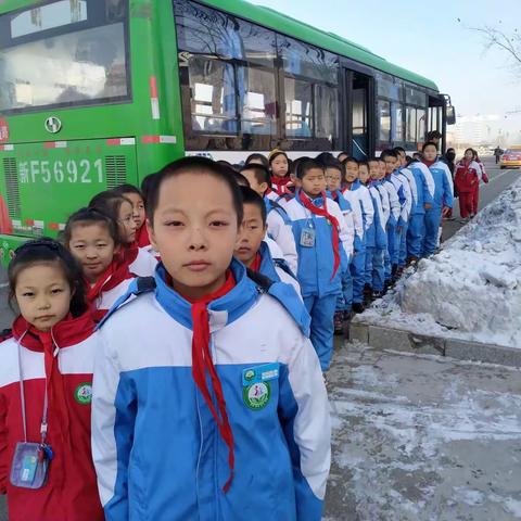 气象万千  快乐研学                                    ——新源三小学走进“新源县气象科普基地”