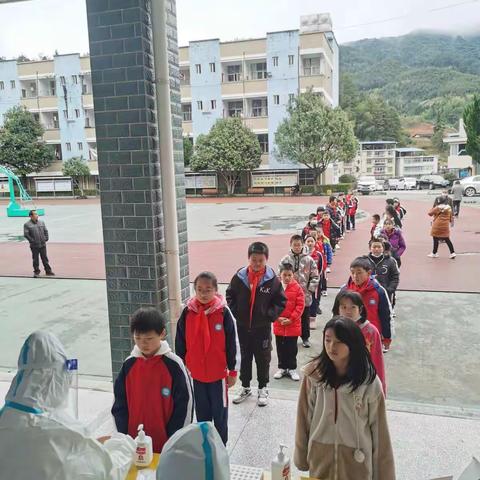 核酸检测筑防线，平安喜乐迎开学——管前中心小学进行师生全员核酸检测