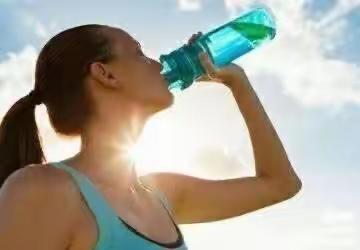 铜川市妇幼保健院—耳鼻喉科               夏日炎炎，学会健康饮水