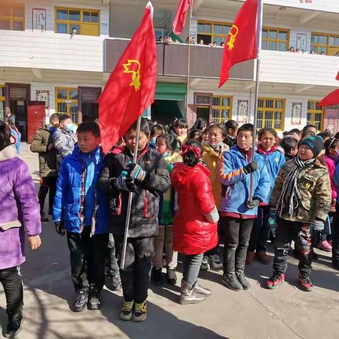 2020年12月30日，保安镇文峪小学组织学生参观洛惠渠，忆苦思甜，学习艰苦奋斗的精神。作者：杨红莉