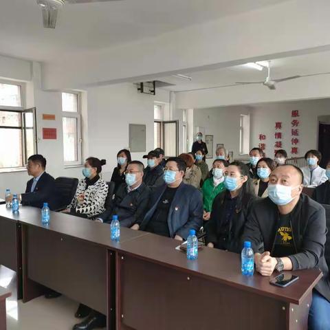 银州区工信局走进社区开展主题党日活动