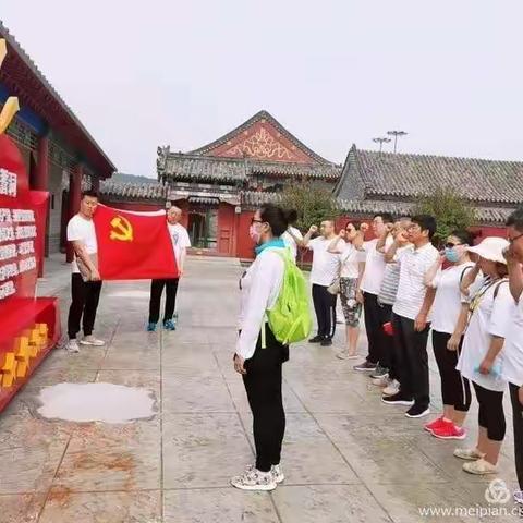 银州区工信局全体党员参观红色基地找寻初心