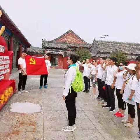 银州区工信局全体党员参观红色基地找寻初心