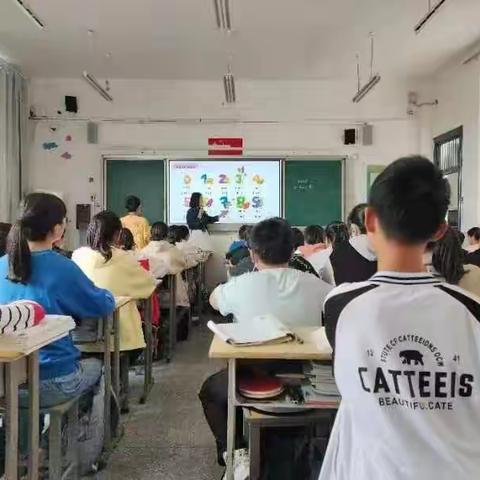 学习新课标      展示新风采 ——我校七年级英语教师开展新课标学习和教学 观摩活动